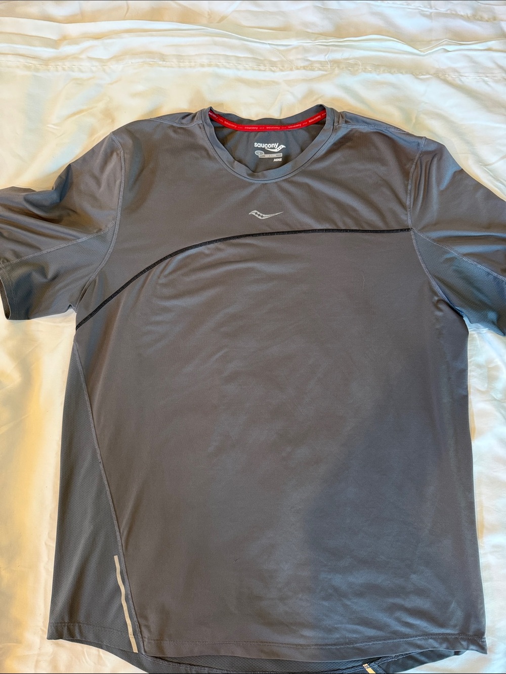 Saucony Men's Gray Short-Sleeve Performance Running Shirt with Red Trim